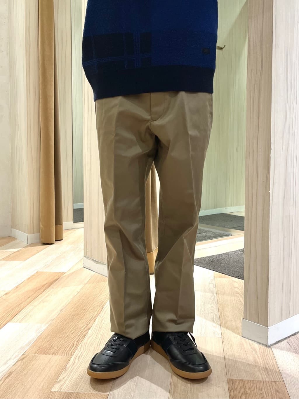 URAさんの「TAKEO KIKUCHI｜【オフィスカジュアル対応】ドレス チノパンツ」を使ったコーディネート