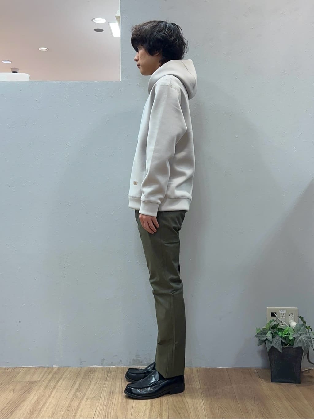 Uさんの「TAKEO KIKUCHI｜【全7サイズ&times;8色展開！】トップマルチヘリンボン パンツ」を使ったコーディネート