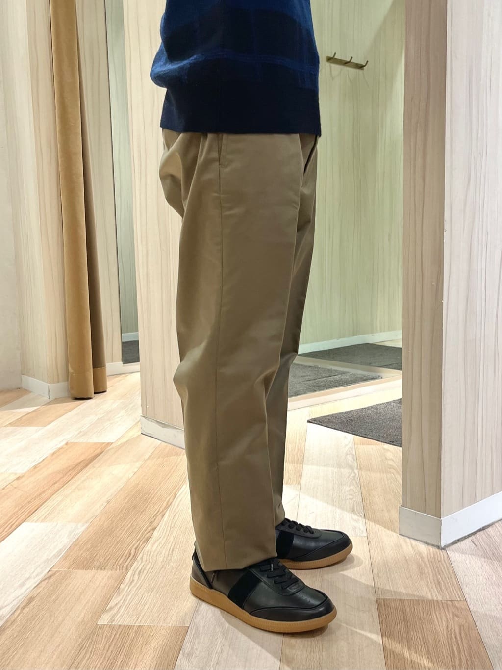 URAさんの「TAKEO KIKUCHI｜【オフィスカジュアル対応】ドレス チノパンツ」を使ったコーディネート