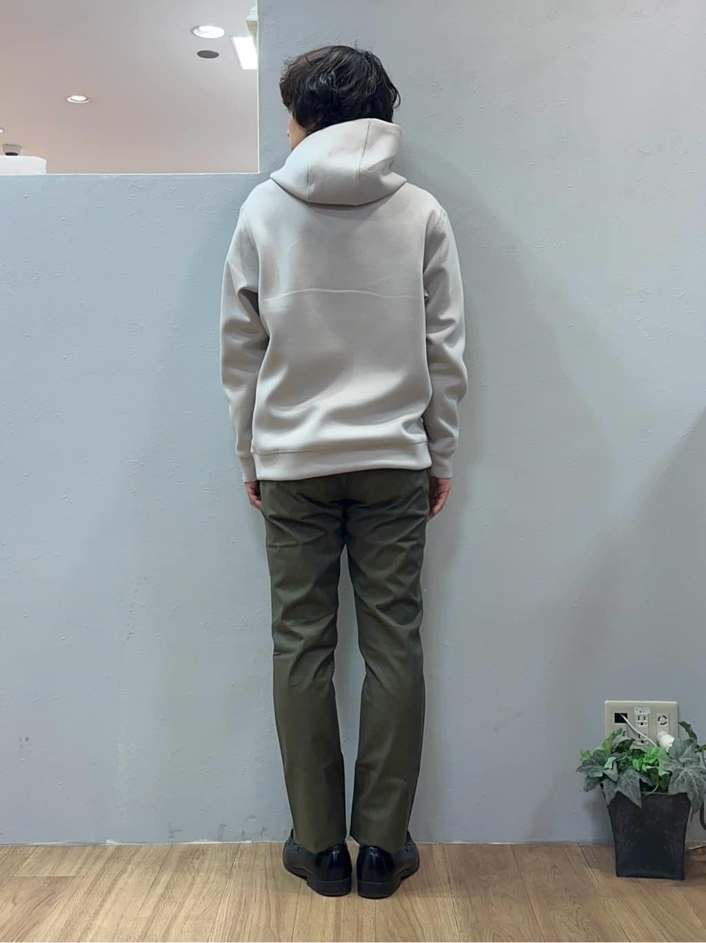 Uさんの「TAKEO KIKUCHI｜【全7サイズ&times;8色展開！】トップマルチヘリンボン パンツ」を使ったコーディネート