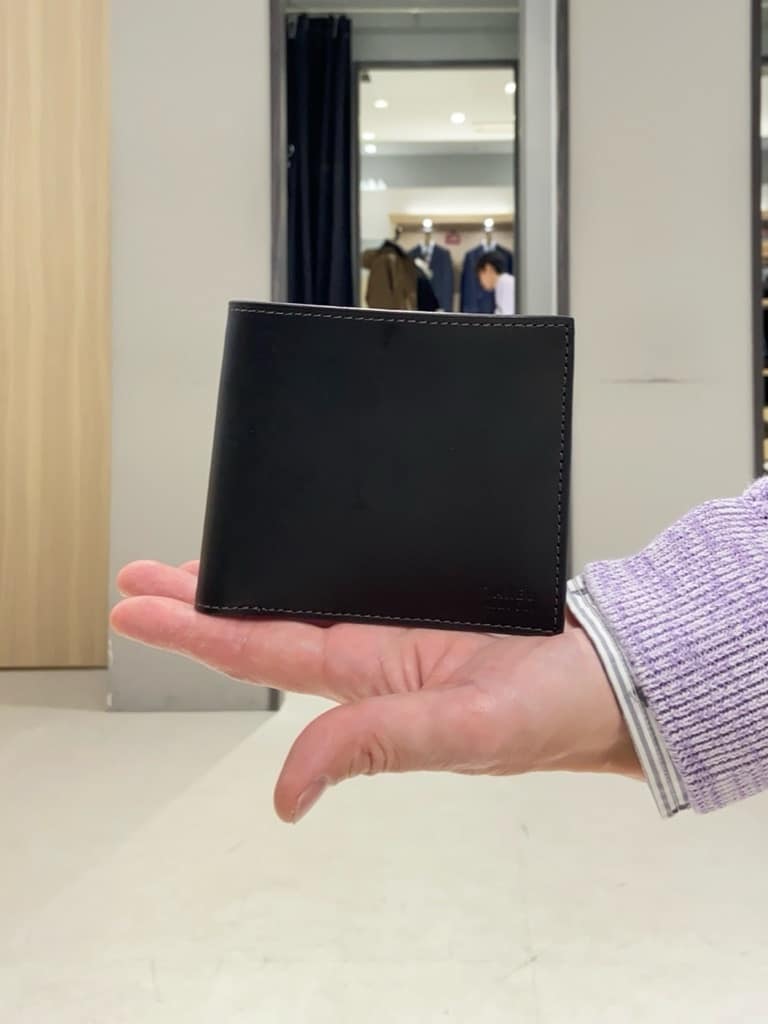 わいずみさんの「TAKEO KIKUCHI｜ハットモチーフ ジャカード ストライプ シャツ」を使ったコーディネート