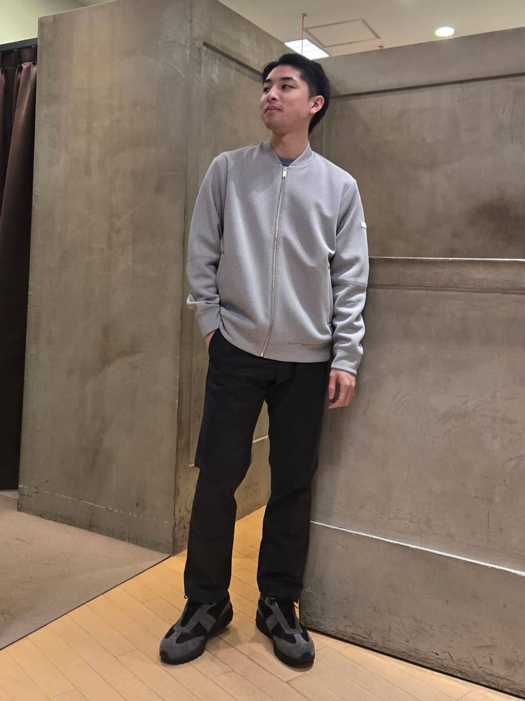 白木駆さんの「TAKEO KIKUCHI｜【全7サイズ&times;8色展開！】トップマルチヘリンボン パンツ」を使ったコーディネート