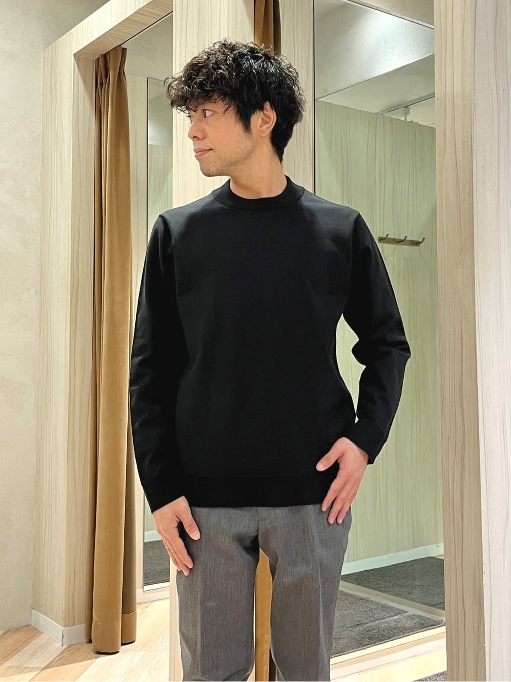 URAさんの「TAKEO KIKUCHI｜【オフィスカジュアル対応】ドレス チノパンツ」を使ったコーディネート