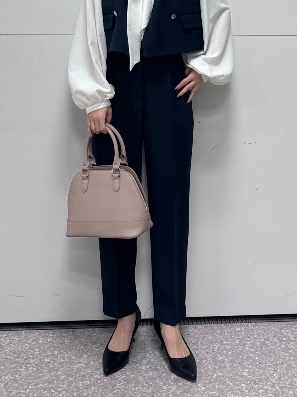omaさんの「THE SHOP TK｜◆【セットアップ可／ONOFF活躍】カルゼショートジレ／洗える」を使ったコーディネート