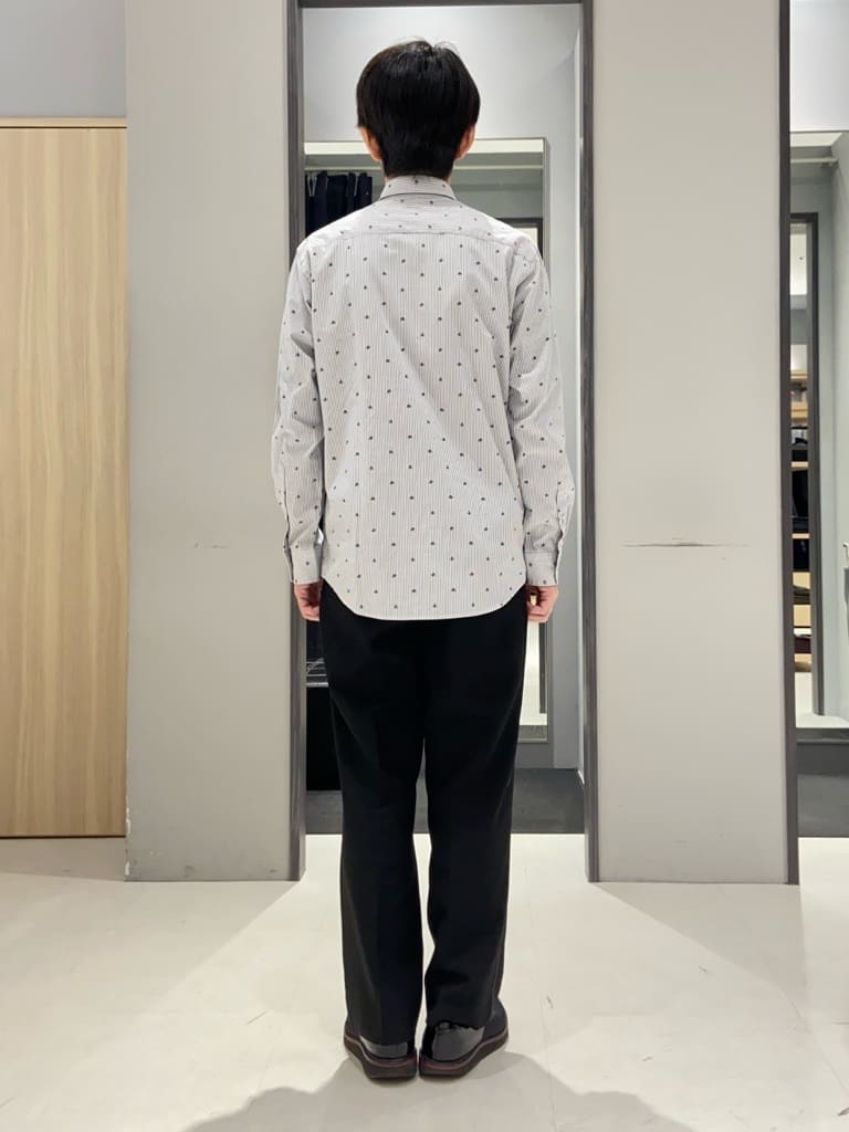 わいずみさんの「TAKEO KIKUCHI｜ハットモチーフ ジャカード ストライプ シャツ」を使ったコーディネート
