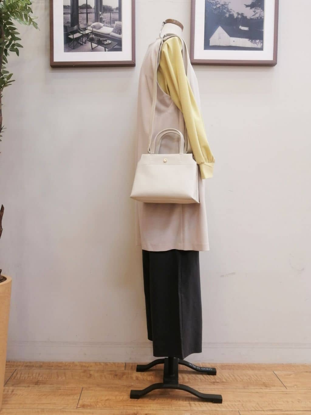maiさんの「SHOO･LA･RUE｜◆【洗える/S-3L/セットアップ可】セレモニーや通勤にも カットジョーゼット ジレ」を使ったコーディネート
