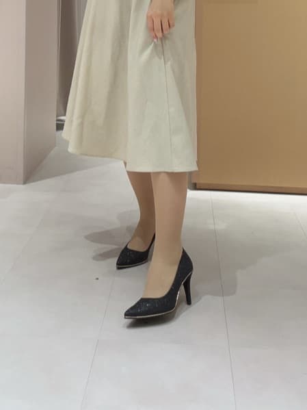 neinaさんの「ESPERANZA｜【12時間パンプス】約8.5cm／ラメ素材　歩きやすくて疲れにくい」を使ったコーディネート
