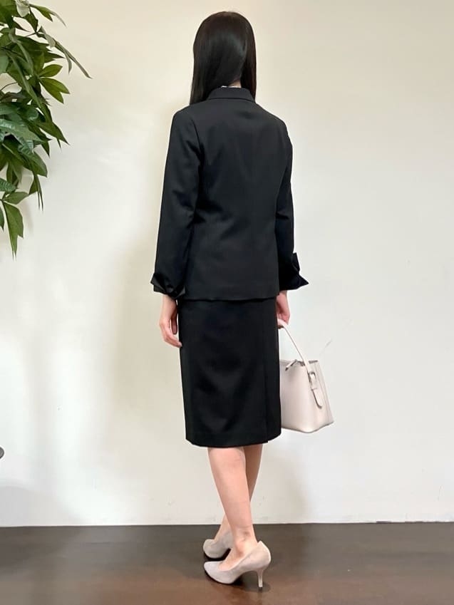 カレンさんの「UNTITLED｜【洗える通勤スーツ】レジェールギャバ ストレッチテーラードジャケット」を使ったコーディネート