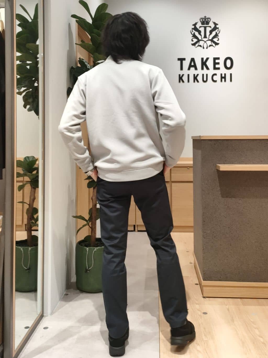 nobuさんの「TAKEO KIKUCHI｜【全7サイズ&times;8色展開！】トップマルチヘリンボン パンツ」を使ったコーディネート