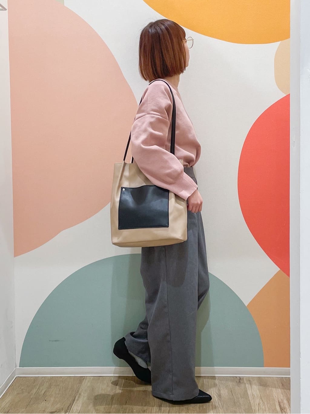 とまとさんの「SHOO･LA･RUE｜◆【S-LL/洗える】スウェットライク オーバーサイズニット」を使ったコーディネート