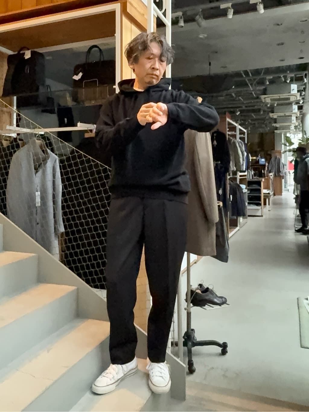 デザイナーTAKEman さんの「TAKEO KIKUCHI｜◆【便利なサイズ感】ドライビング　トートバッグ」を使ったコーディネート