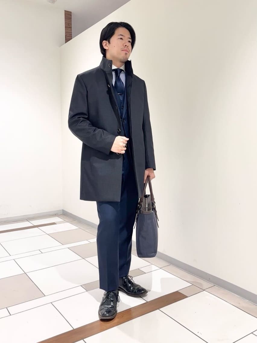 及川さんの「TAKEO KIKUCHI｜【Three by Three】シャイニーシャークピンヘッド スーツ/3ピース対応可」を使ったコーディネート