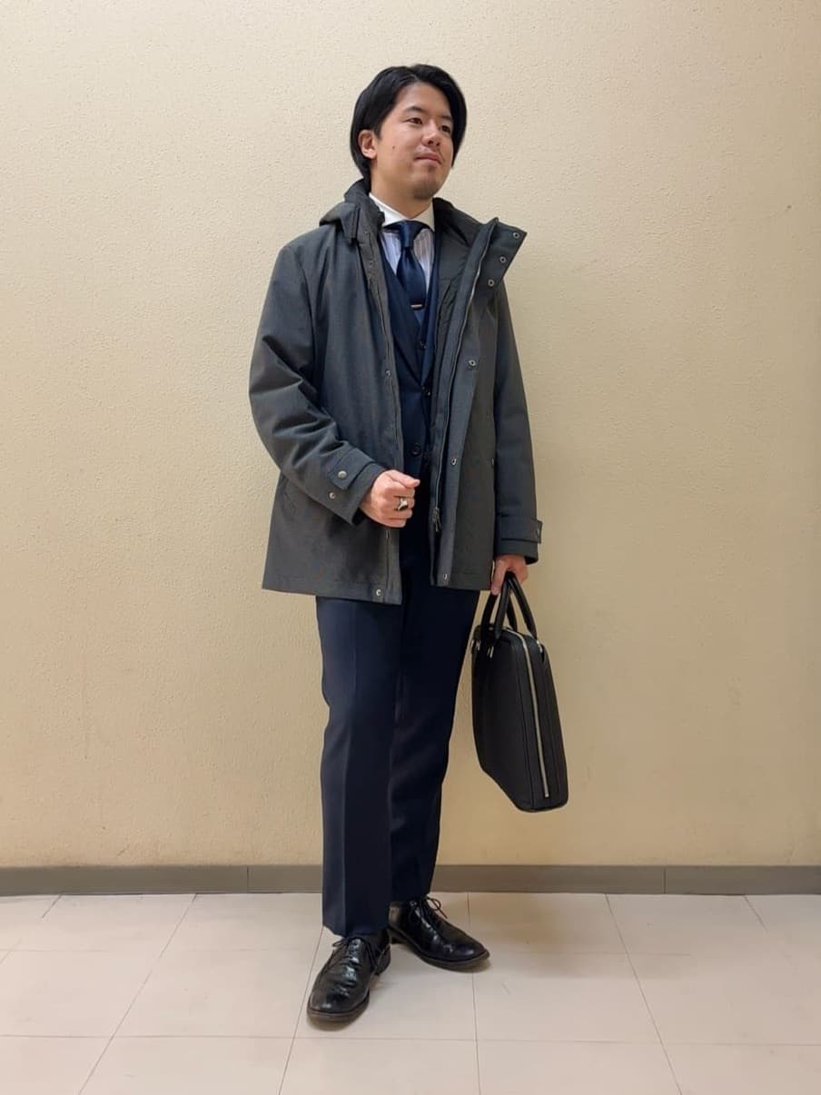 及川さんの「TAKEO KIKUCHI｜【Three by Three】シャイニーシャークピンヘッド スーツ/3ピース対応可」を使ったコーディネート