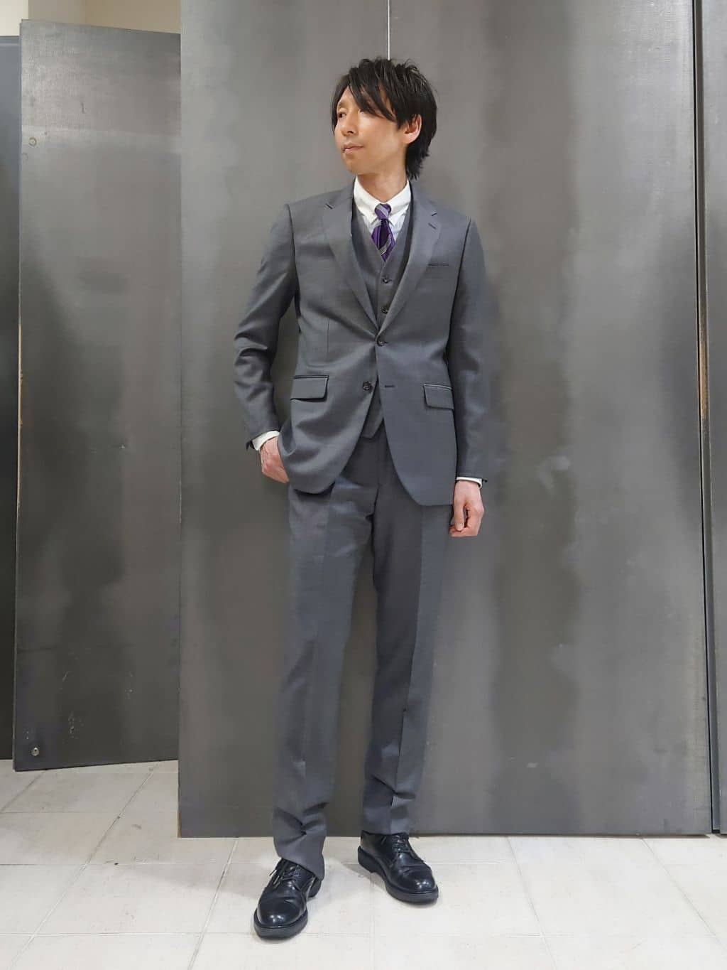 kawamuさんの「TAKEO KIKUCHI｜【Three by Three】シャイニーシャークピンヘッド ベスト / 3ピース対応」を使ったコーディネート