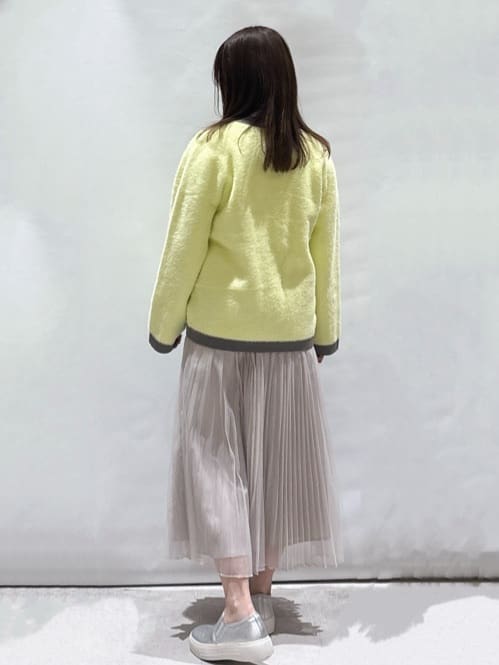 まみさんの「OPAQUE.CLIP｜◆フェザーヤーン配色Vネックカーディガン【洗濯機洗い可】」を使ったコーディネート