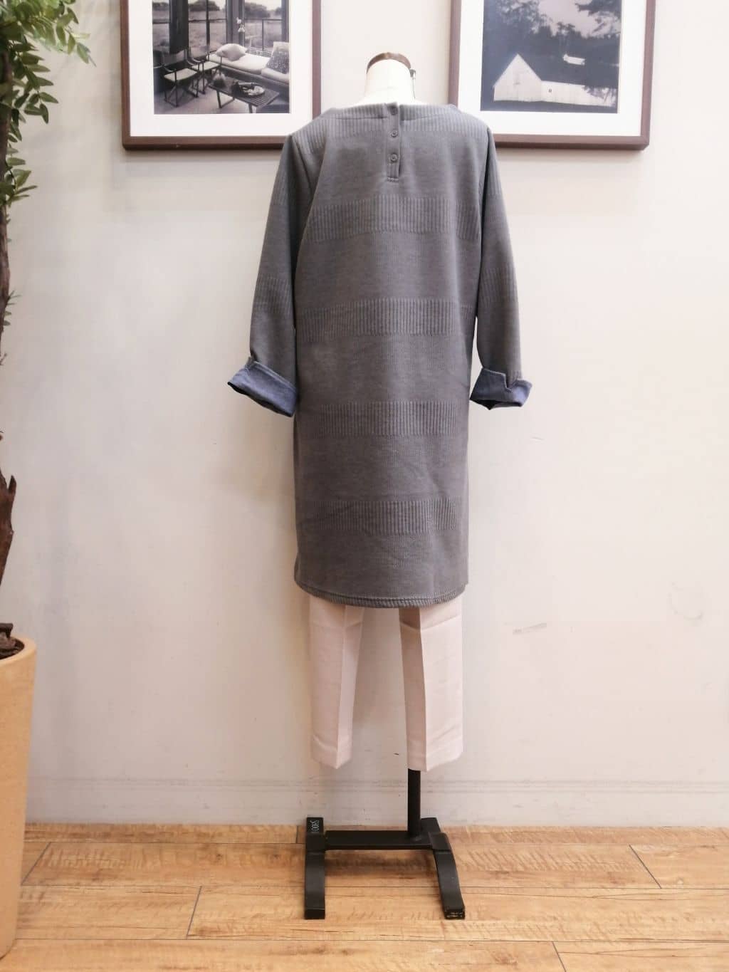 maiさんの「SHOO･LA･RUE｜◆【S-LL/撥水/防花粉】オンにもオフにも ステンカラーコート」を使ったコーディネート