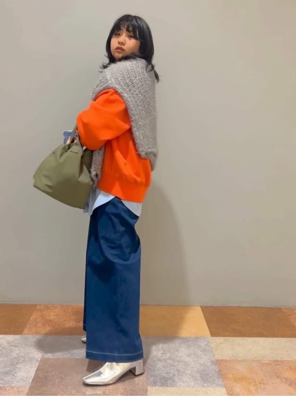 ひらのみさんの「THE SHOP TK｜◆【毛玉になりにくい】ラメメッシュニット/洗える」を使ったコーディネート