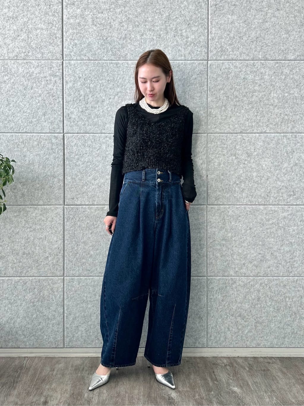mitsukiさんの「INDIVI｜ハイウエストカーブデニム」を使ったコーディネート