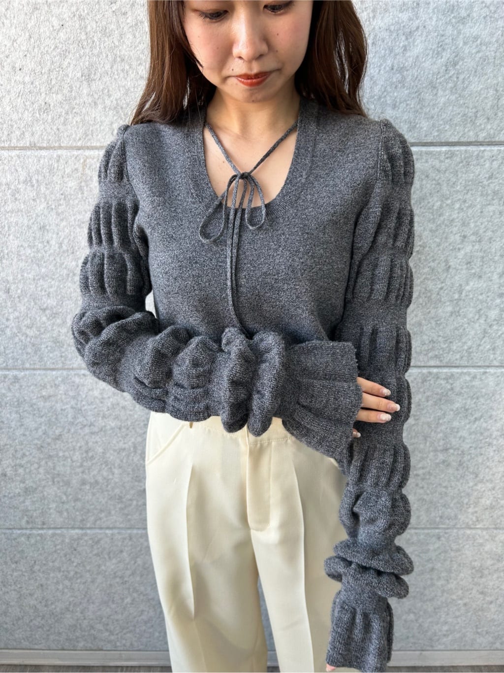 ishikawaさんの「CODE A｜gathered sleeves knit」を使ったコーディネート