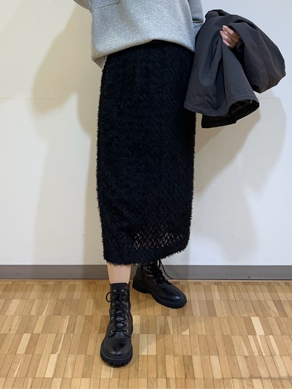 アイナさんの「UNTITLED｜【手洗い／58cm正方形】ベルトプリントスカーフ」を使ったコーディネート