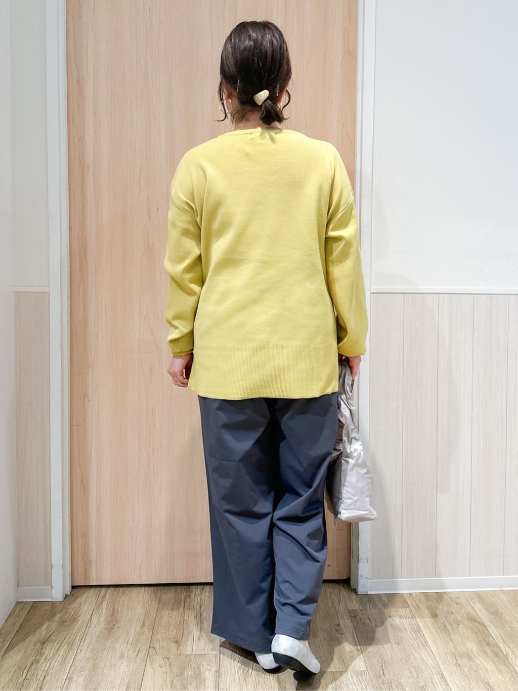 mimoさんの「SHOO･LA･RUE｜◆【洗える】一枚で簡単こなれ見え スポンディッシュ 裾レイヤード風ニット」を使ったコーディネート
