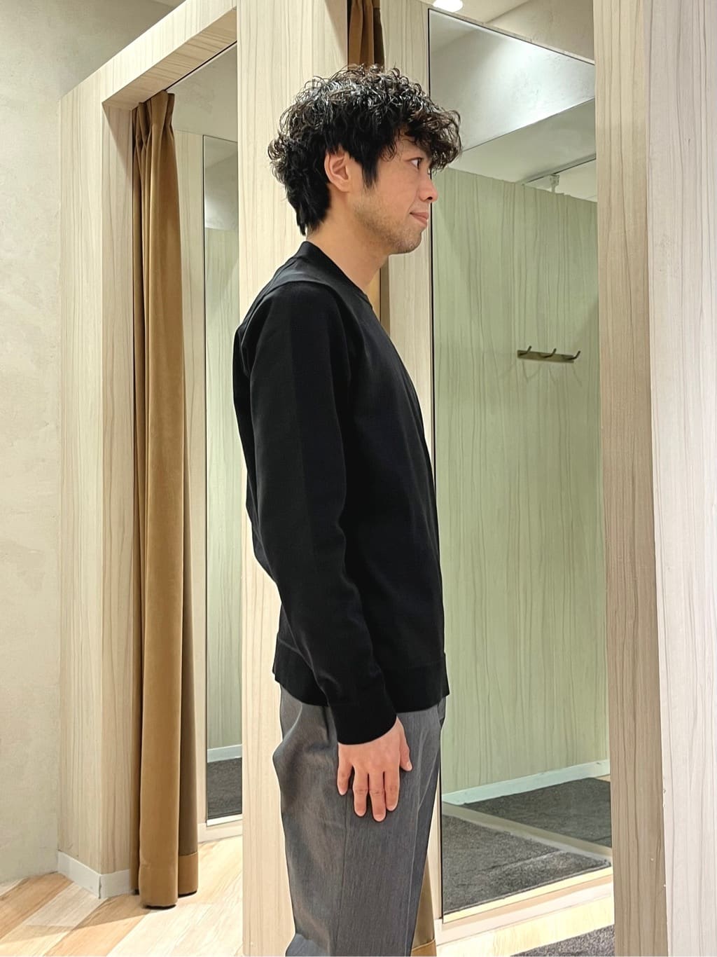 URAさんの「TAKEO KIKUCHI｜【オフィスカジュアル対応】ドレス チノパンツ」を使ったコーディネート