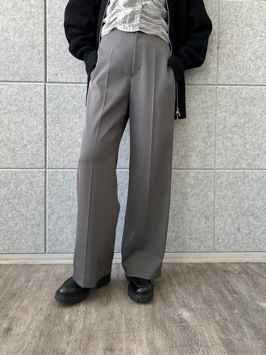 harunaさんの「CODE A｜gathered shiny blouse」を使ったコーディネート