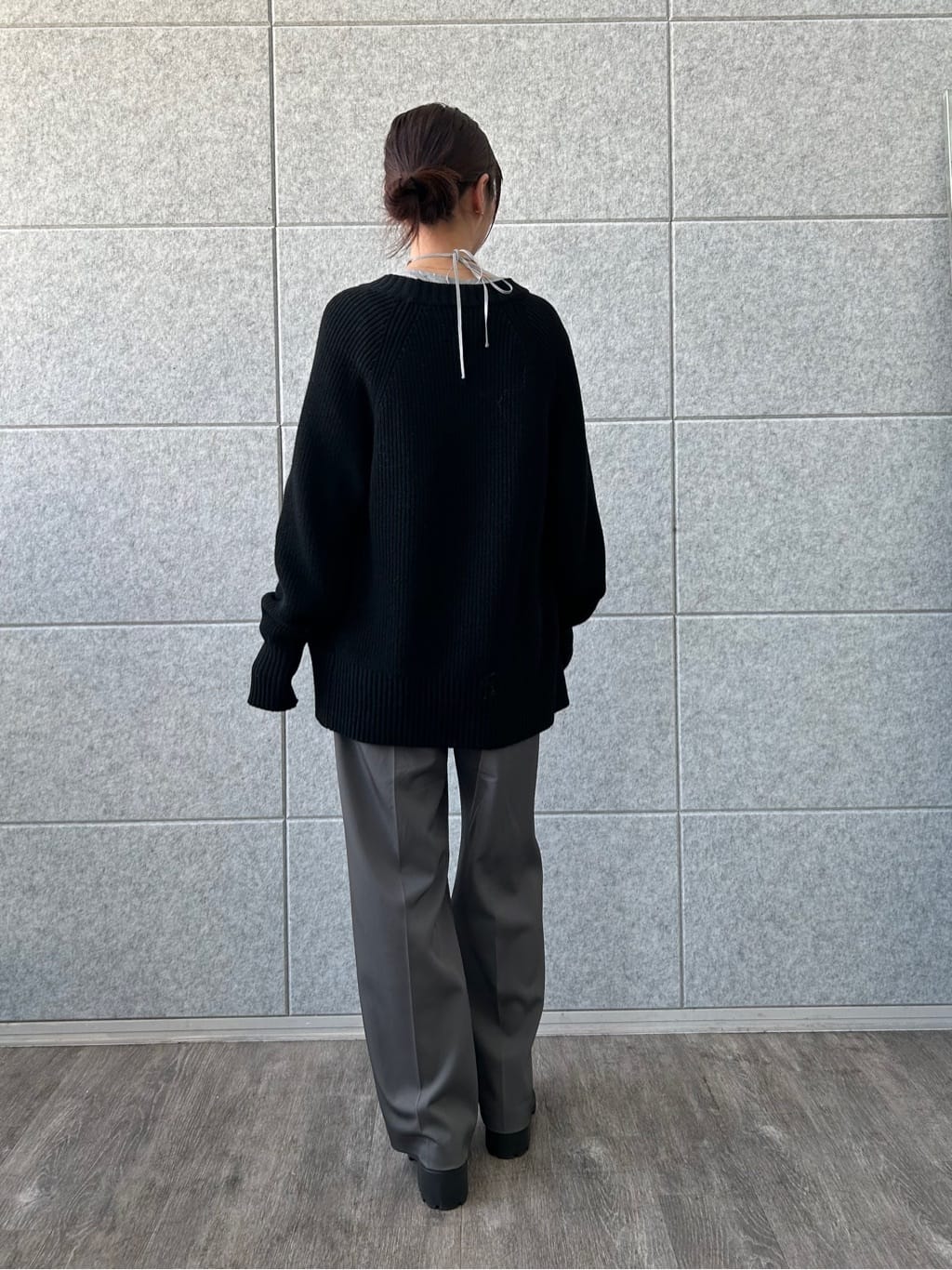 harunaさんの「CODE A｜gathered shiny blouse」を使ったコーディネート