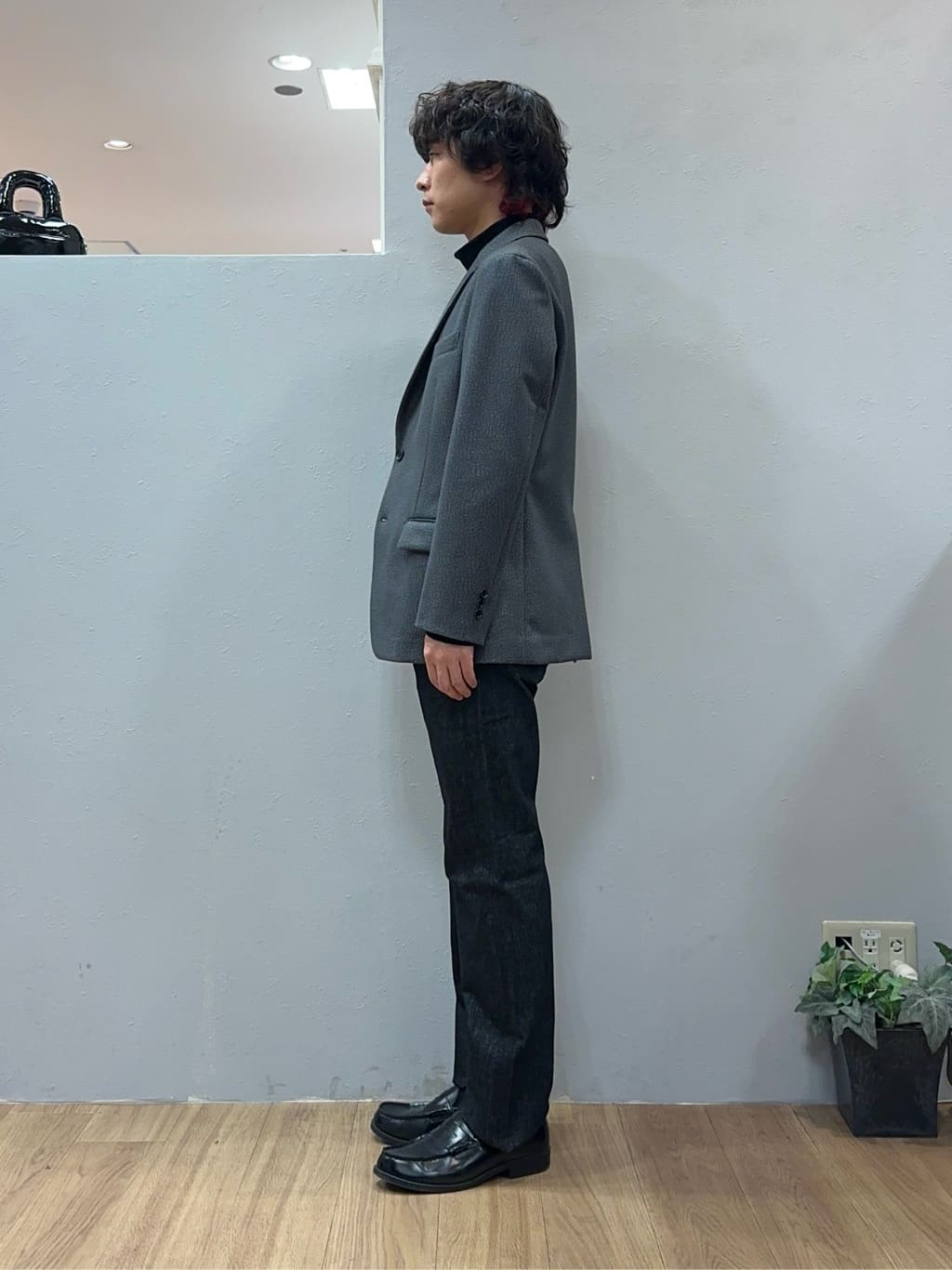 Uさんの「TAKEO KIKUCHI｜【モンスターストレッチ】日本製 ワンウォッシュ デニムパンツ」を使ったコーディネート