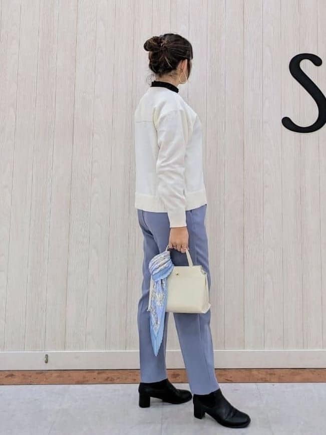 さくみぃさんの「SHOO･LA･RUE｜◆【S-LL/洗える】顔回りすっきりガーター編み切り替えニット」を使ったコーディネート