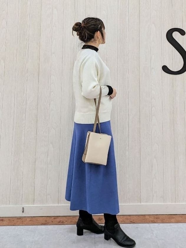 さくみぃさんの「SHOO･LA･RUE｜◆【洗える】大人の上品コーデに お袖ビジュー釦付きリブドルマンニット」を使ったコーディネート