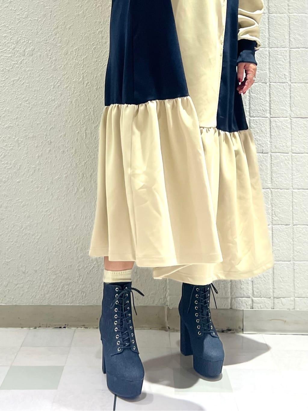 TAKAさんの「ESPERANZA｜【ラク盛り／ショートブーツ】リピーター続出／脚長美脚　厚底レースアップブーツ」を使ったコーディネート
