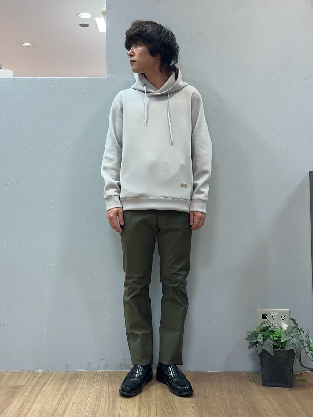 Uさんの「TAKEO KIKUCHI｜【全7サイズ&times;8色展開！】トップマルチヘリンボン パンツ」を使ったコーディネート