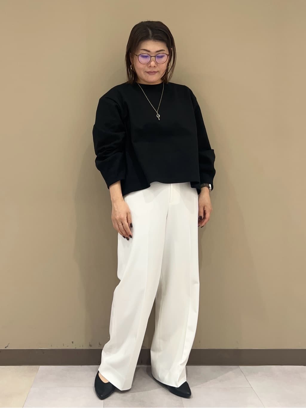 fukuさんの「UNTITLED｜◆【後ろウエストゴム/きれいめ】ストレッチ ワイドパンツ」を使ったコーディネート