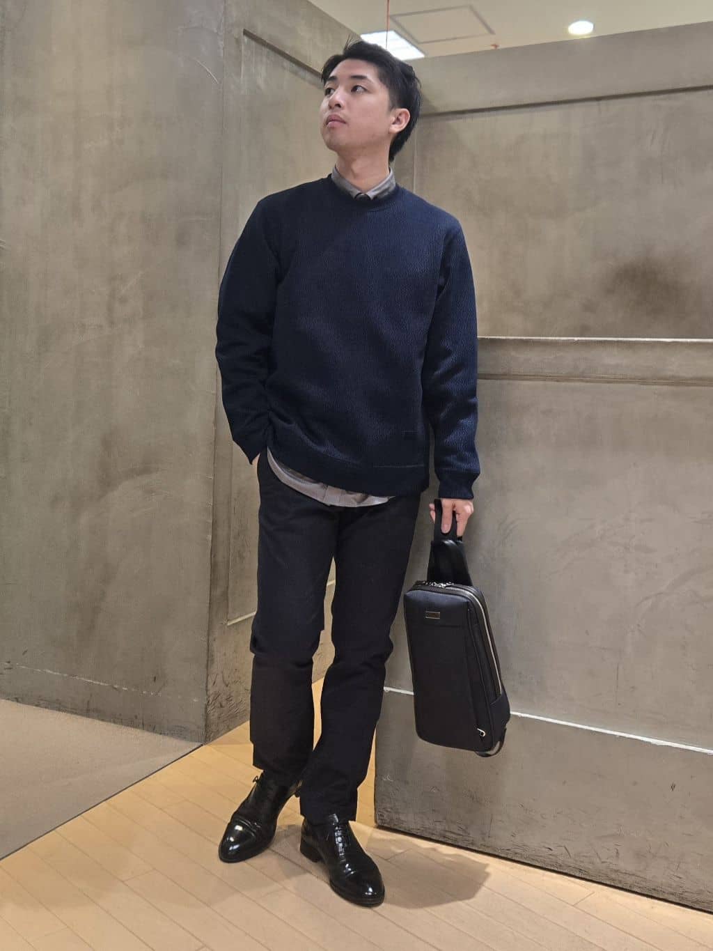 白木駆さんの「TAKEO KIKUCHI｜【全7サイズ&times;8色展開！】トップマルチヘリンボン パンツ」を使ったコーディネート