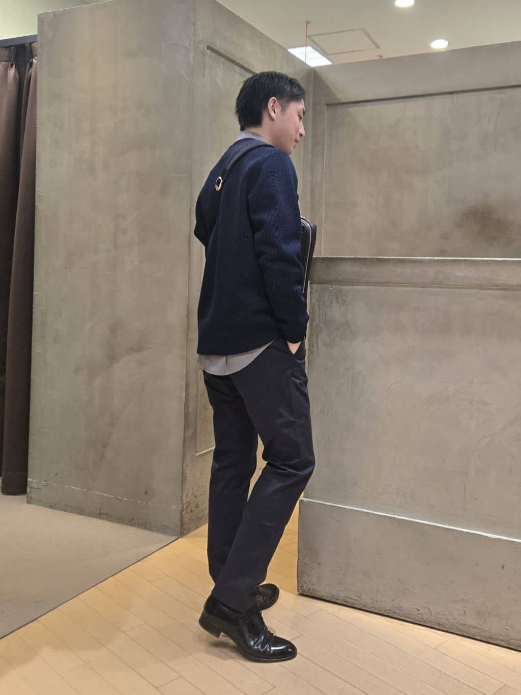 白木駆さんの「TAKEO KIKUCHI｜【全7サイズ&times;8色展開！】トップマルチヘリンボン パンツ」を使ったコーディネート