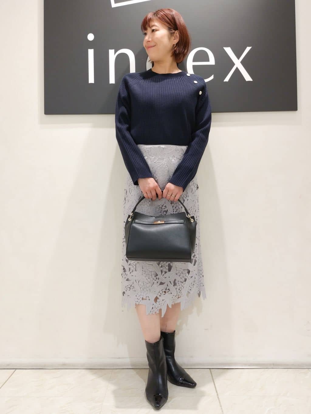 n.さんの「index｜◆バイカラーキーネックニット【洗濯機洗い可】」を使ったコーディネート