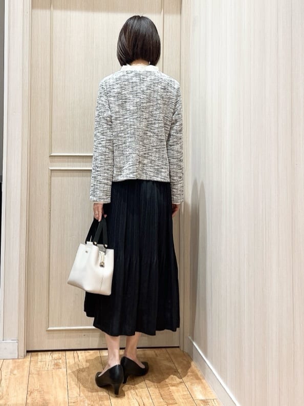 kuraさんの「SHOO･LA･RUE｜◆【S-3L/洗える/セレモニー】さらり軽やか フリルスタンドカラーブラウス」を使ったコーディネート