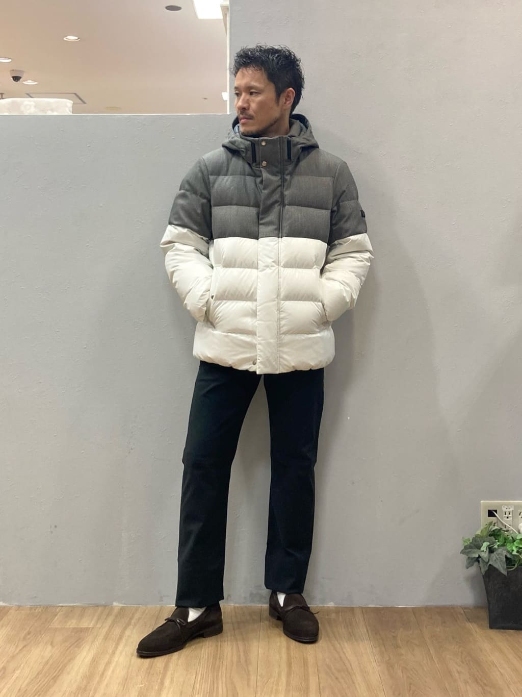 シュンさんの「TAKEO KIKUCHI｜【Made in JAPAN】播州織 ストレッチ パンツ」を使ったコーディネート