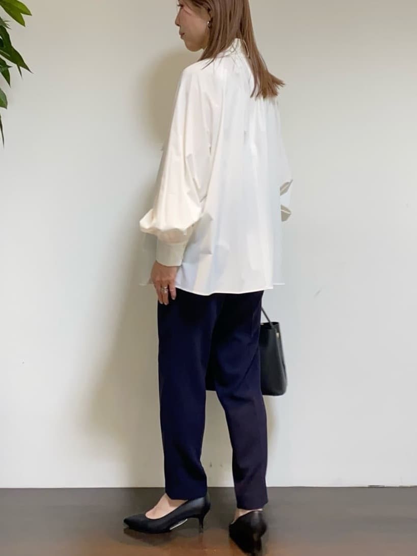 tomoさんの「UNTITLED｜◆【通勤スーツ】タックテーパードパンツ」を使ったコーディネート