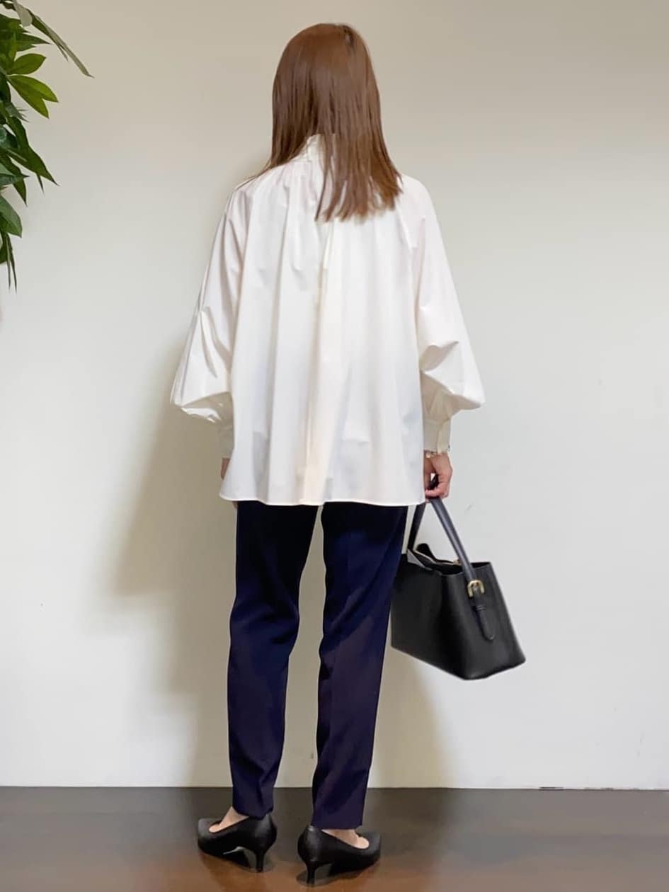 tomoさんの「UNTITLED｜◆【通勤スーツ】タックテーパードパンツ」を使ったコーディネート