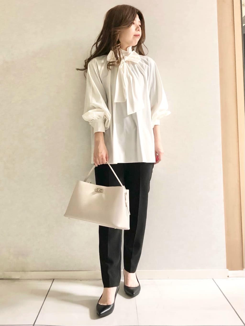 sayuさんの「UNTITLED｜◆【通勤スーツ】タックテーパードパンツ」を使ったコーディネート