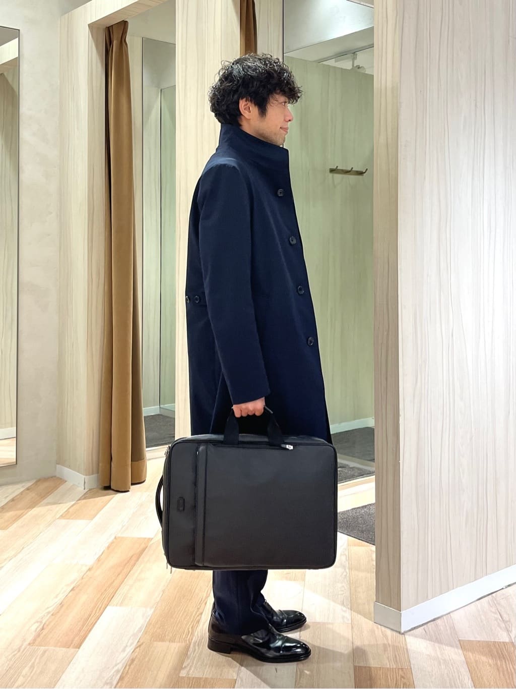 URAさんの「TAKEO KIKUCHI｜【Three by Three】シャイニーシャークピンヘッド スーツ/3ピース対応可」を使ったコーディネート