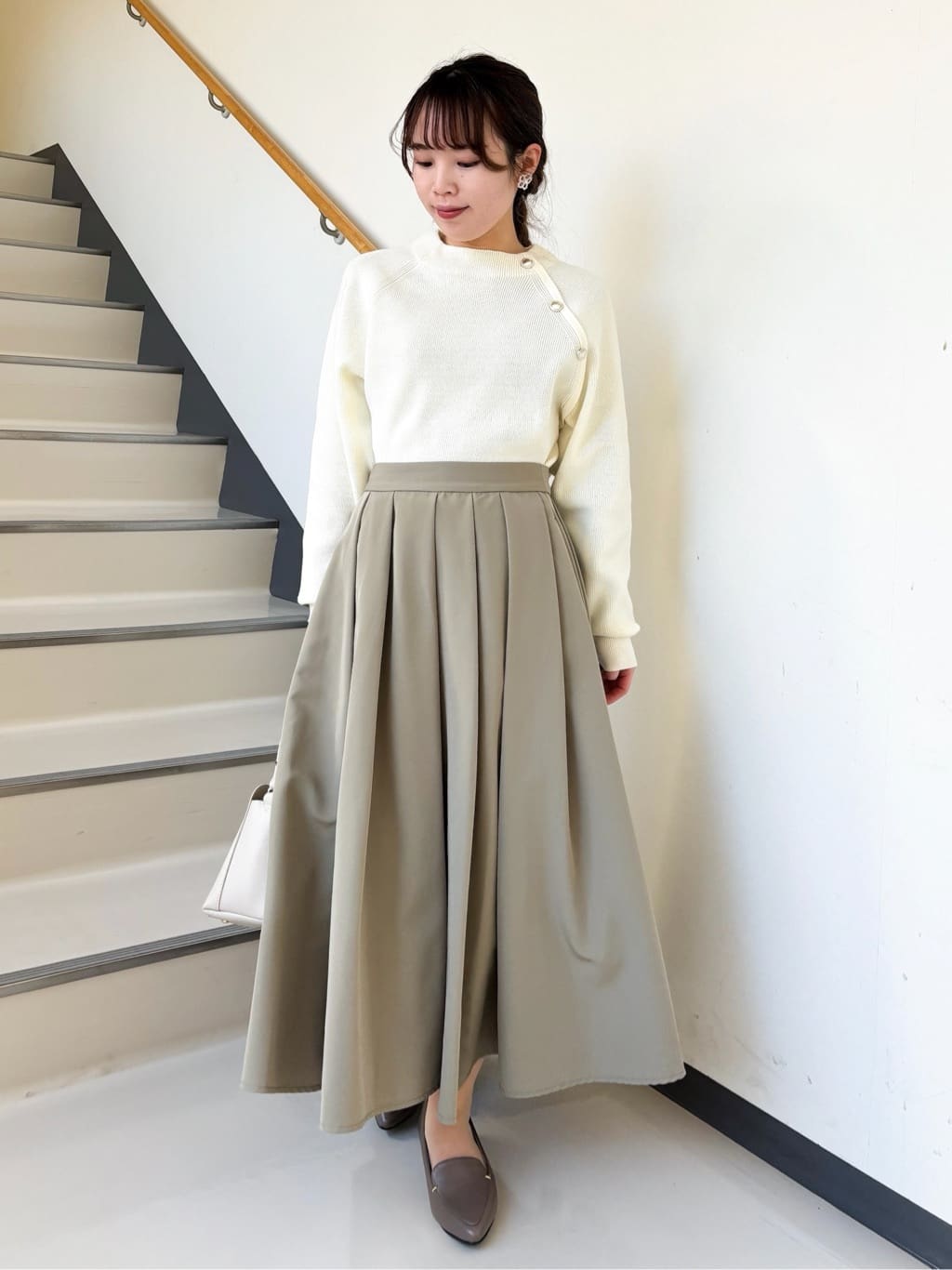 momoさんの「grove｜◆肩釦ラグランスリーブプルオーバー」を使ったコーディネート