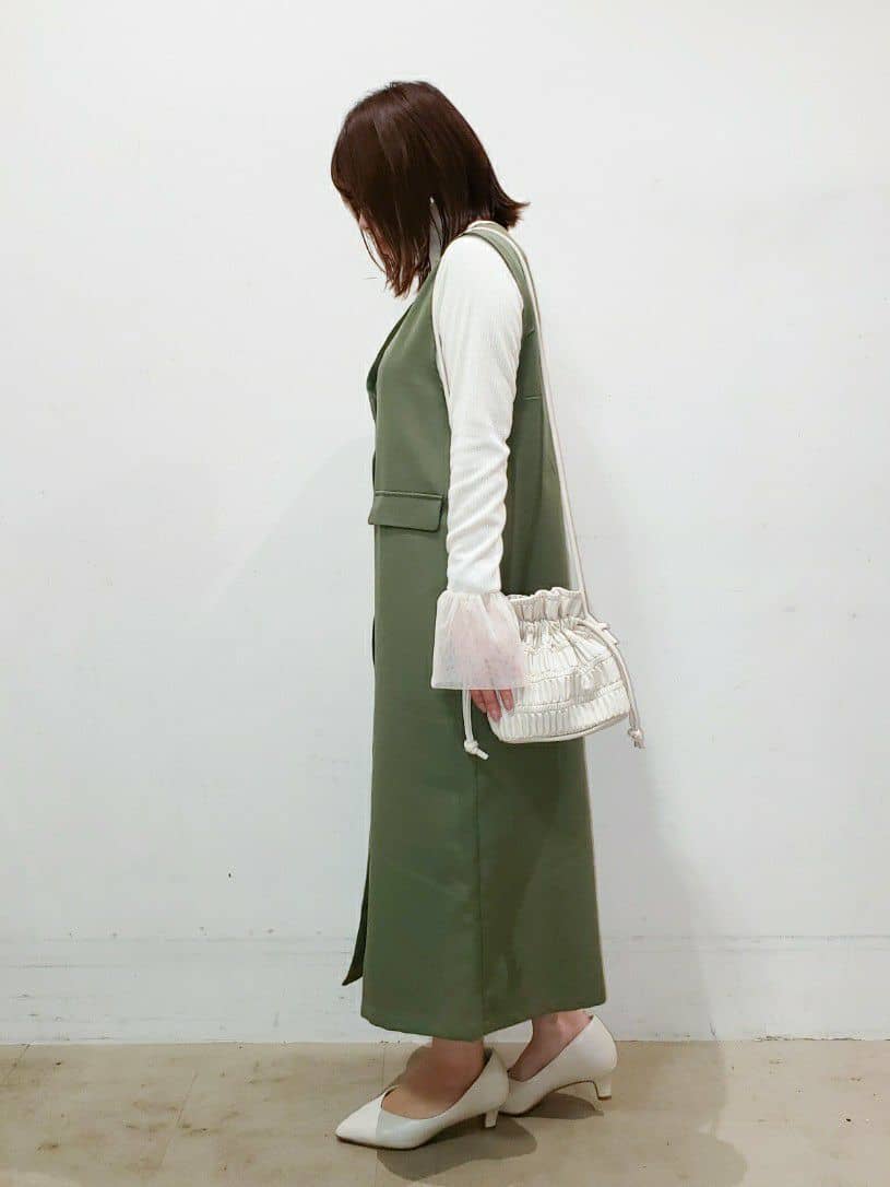 TSUCHIYAさんの「SHOO･LA･RUE｜◆【S-LL/2WAY】ジャンドレにもなるロングジレ」を使ったコーディネート