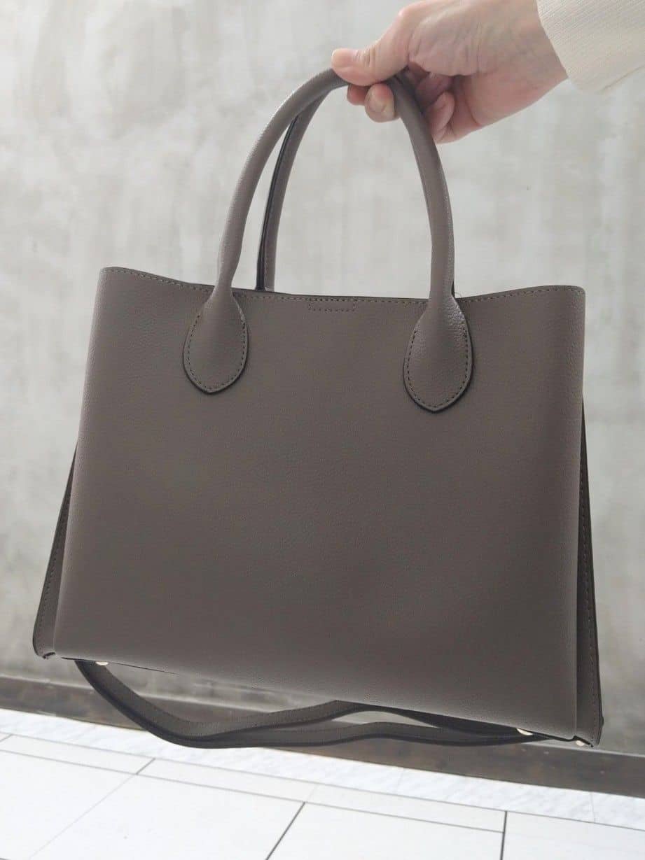 shioさんの「grove｜◆サテンコンビボリュームスリーブニット」を使ったコーディネート