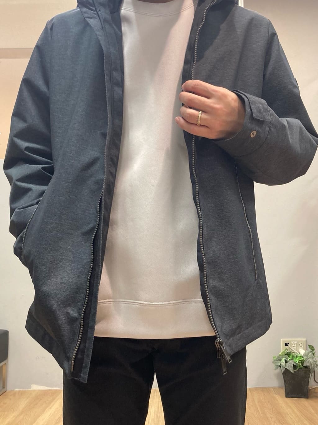 シュンさんの「TAKEO KIKUCHI｜【Made in JAPAN】播州織 ストレッチ パンツ」を使ったコーディネート