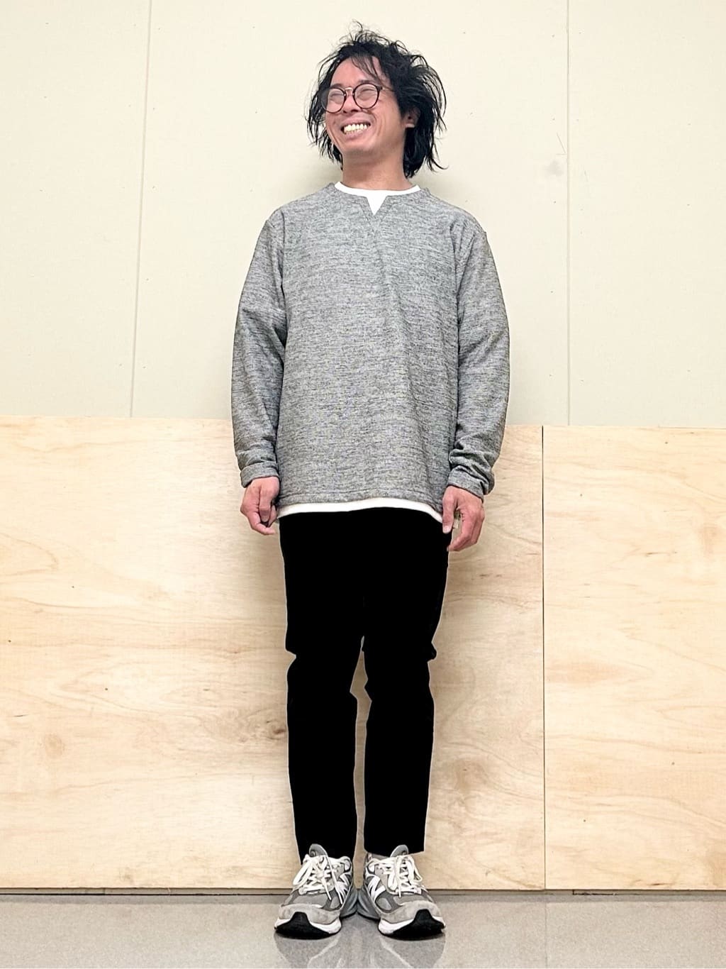KENJI Iさんの「THE SHOP TK｜【オールシーズン穿ける！】7DAYSストレッチへリンボンパンツ　ON&hArr;OFF兼用」を使ったコーディネート