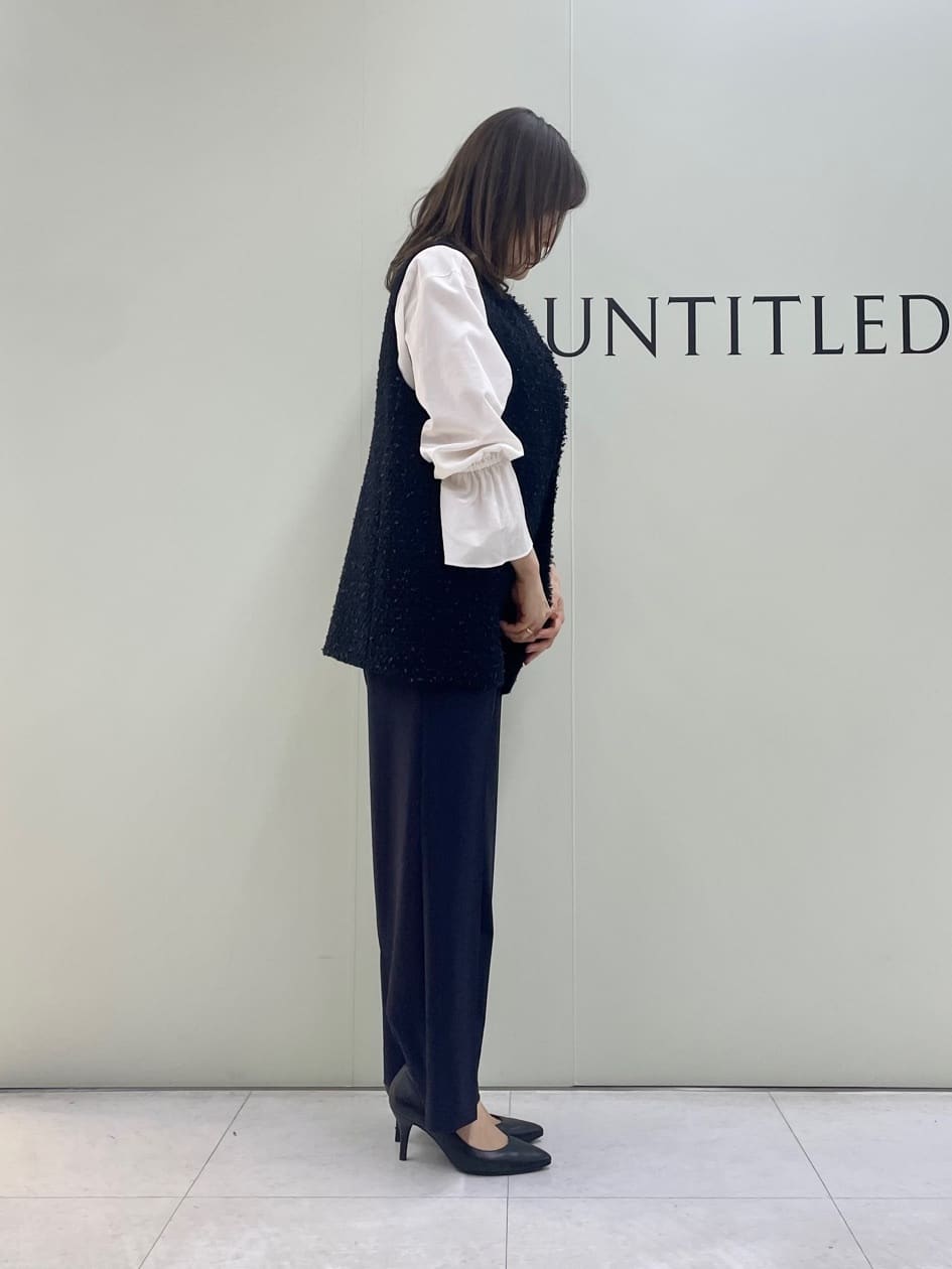 Sakaiさんの「UNTITLED｜◆【光沢感/フリル袖/前開き】バンドカラーギャザーブラウス」を使ったコーディネート
