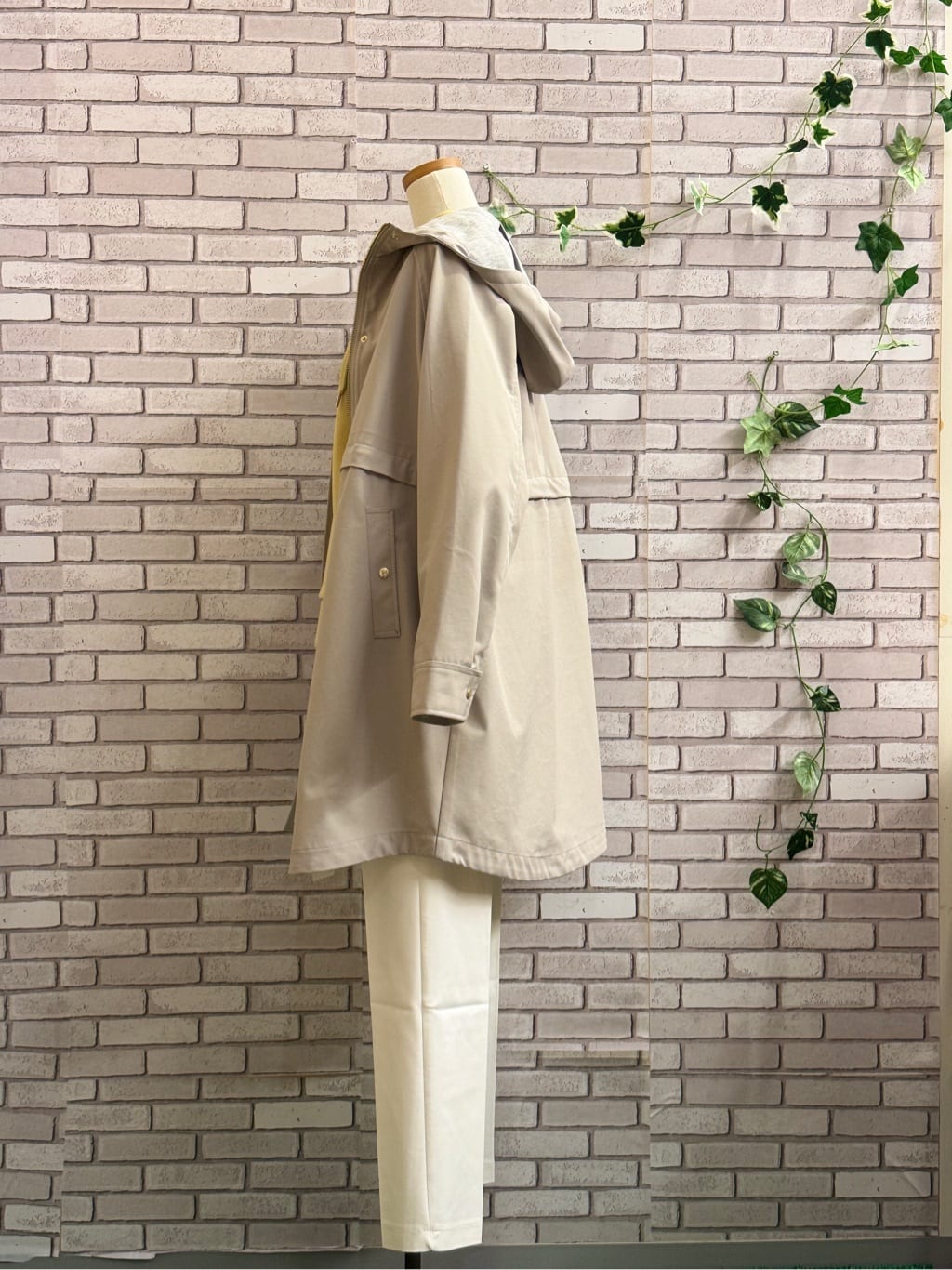 シバクキさんの「SHOO･LA･RUE｜◆【高レビュー/洗える/美脚シルエット】ソフトスティックパンツ」を使ったコーディネート